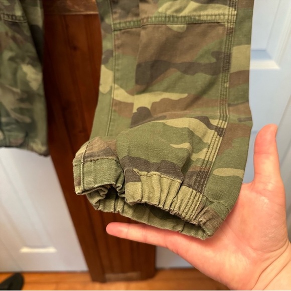 Aritzia Cargo Pants - Picture 2 of 5